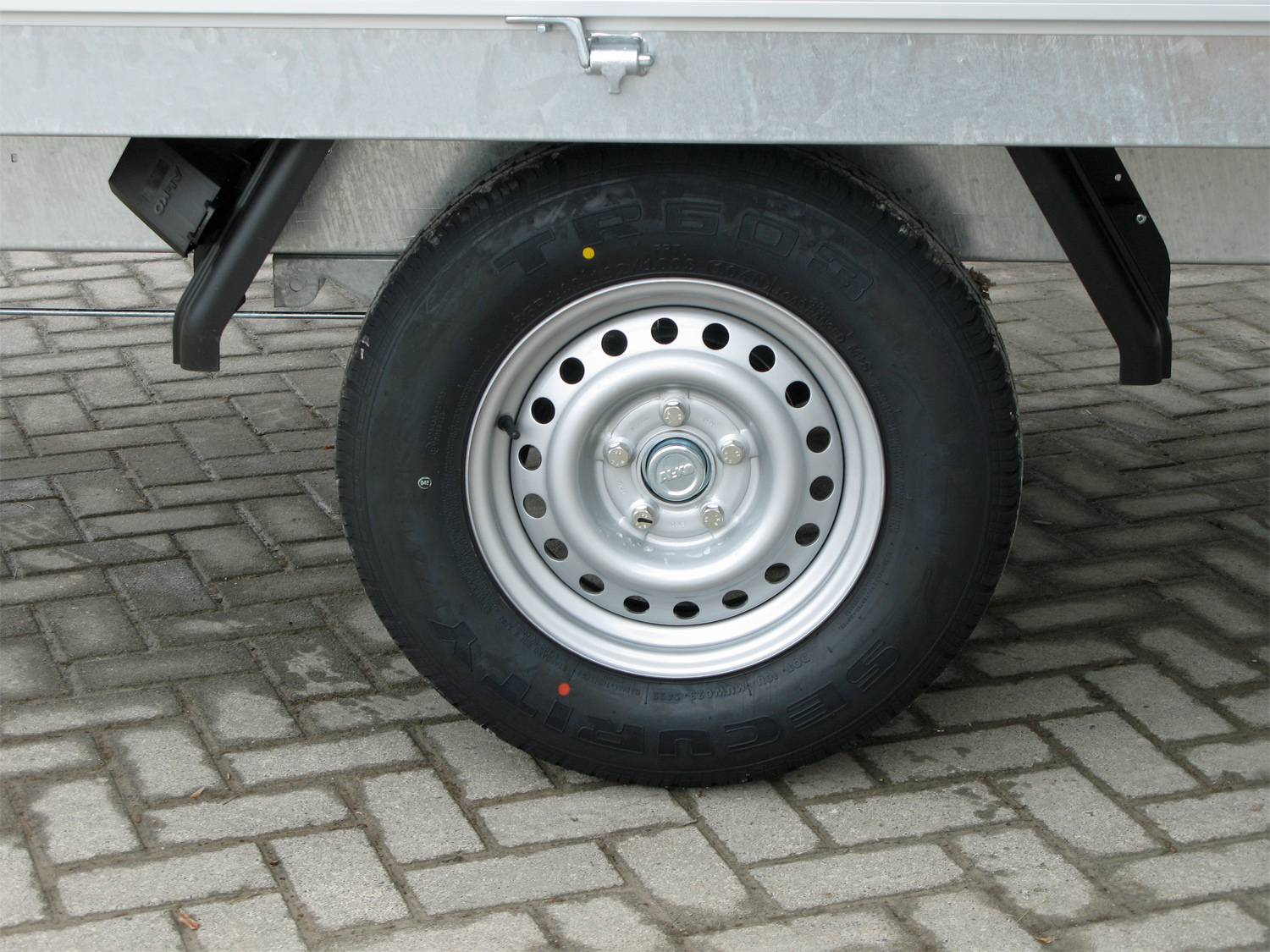 Hapert Azure H-1 - 1500 - 2600 x 1500 – Bereifung 185R14C - Image 2