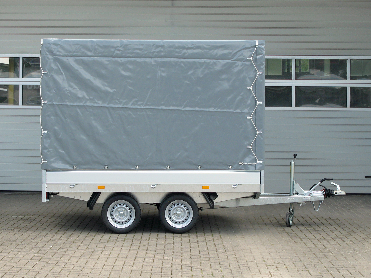 Hapert Azure H-2 - 2000 - 3050 x 1800 Niedriges Fahrwerk – Hochplane 1800 mm