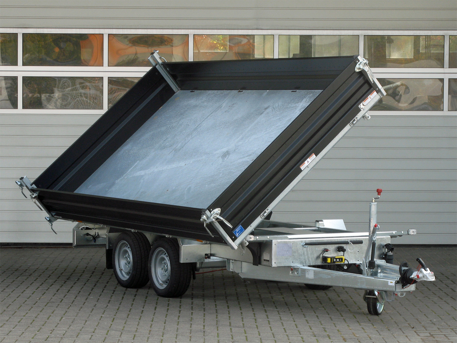 Humbaur HTK 3500.37 STAHL E-Pumpe – Stahlbordwand Schwarz