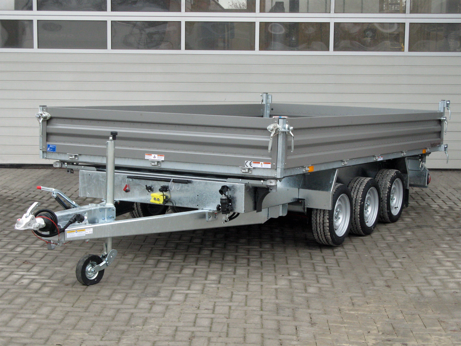 Humbaur HTK 3500.41 STAHL Tridem 3 Achser NEU – Stahlbordwand Schwarz