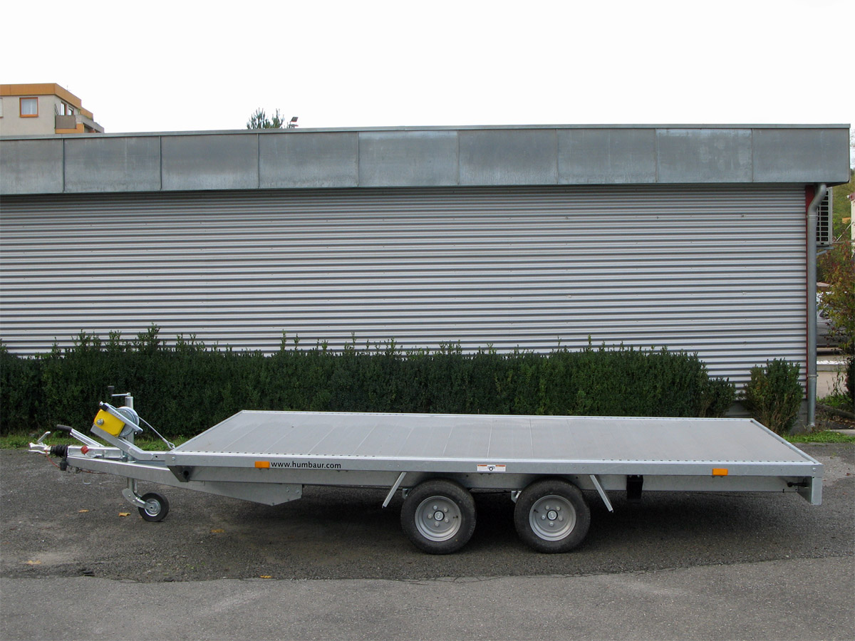 Humbaur Universal 3000 Seilwinde, Auffahrbohlen u Aluboden