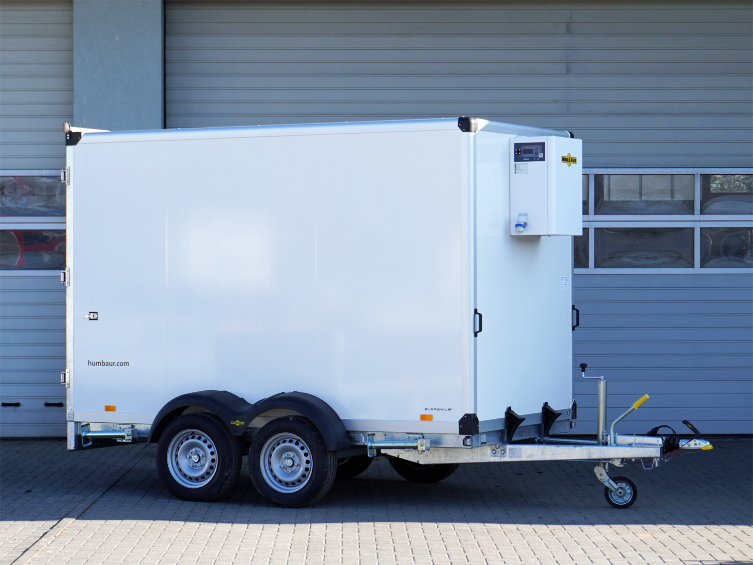 Humbaur HGK 25 32 18 - 21 PF60 Deluxe Tandem-Kühlkoffer mit hochwertiger Isolierung