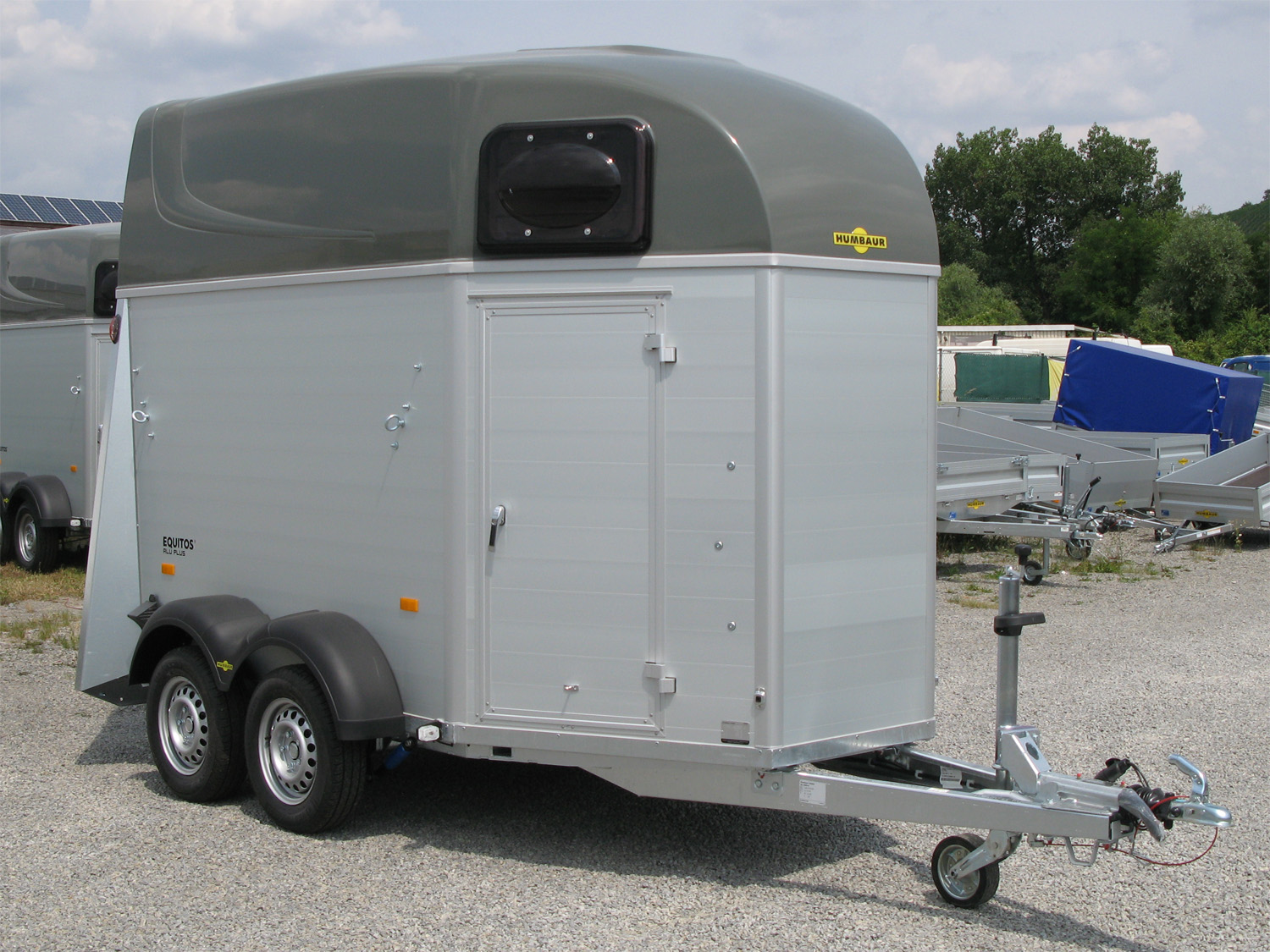 Humbaur Equitos Alu 2000 inkl. Sattelkammer | 100 km/h Reifen