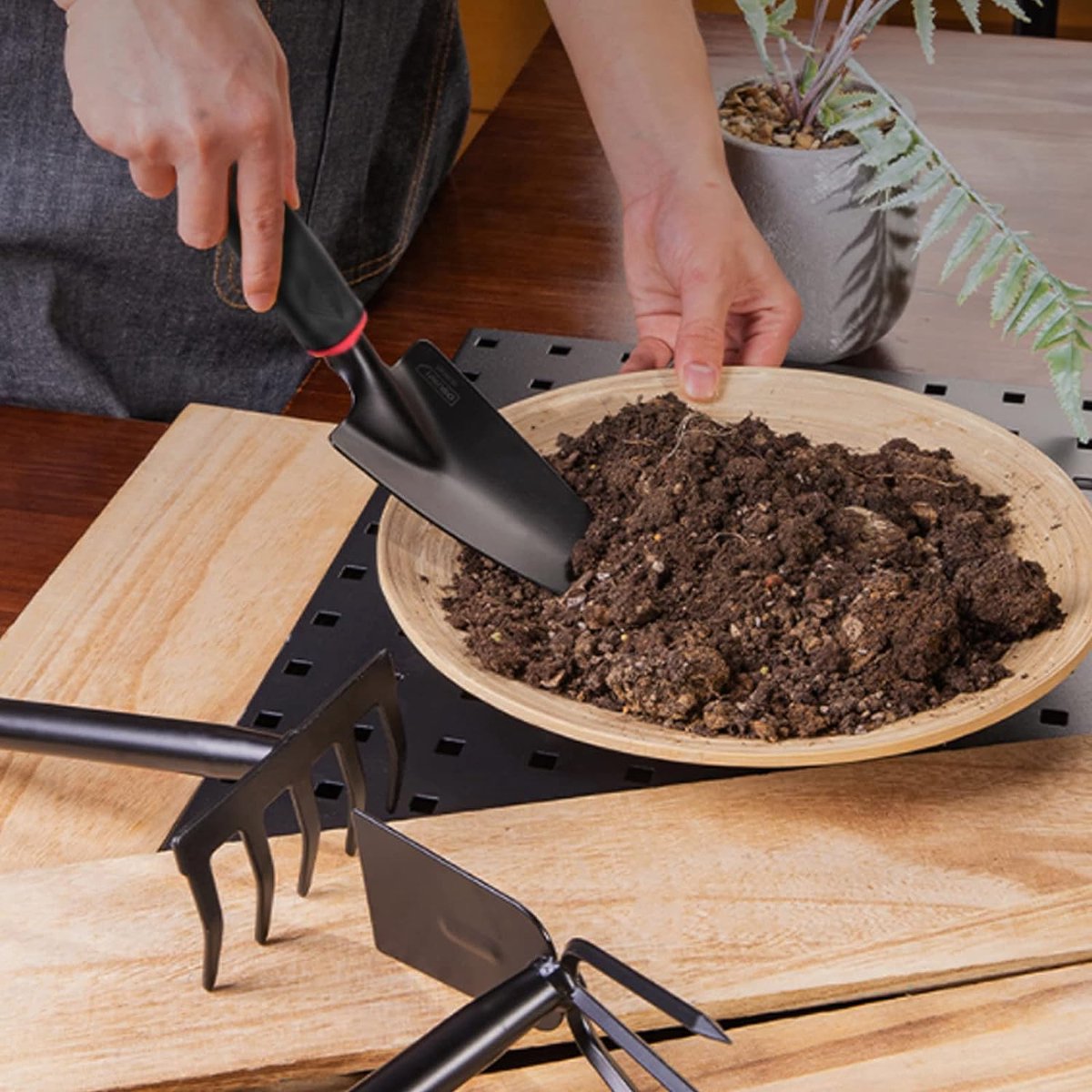 Ergonomische Gartenschaufeln und -rechen – Bild 3