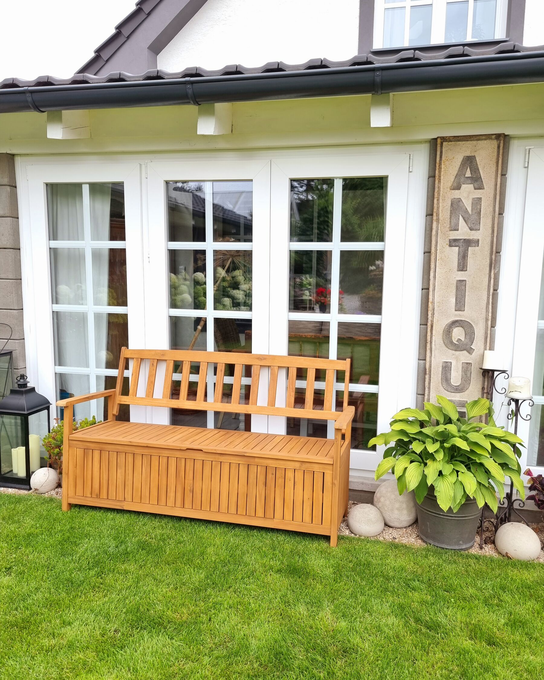 Gartenbank mit Stauraum